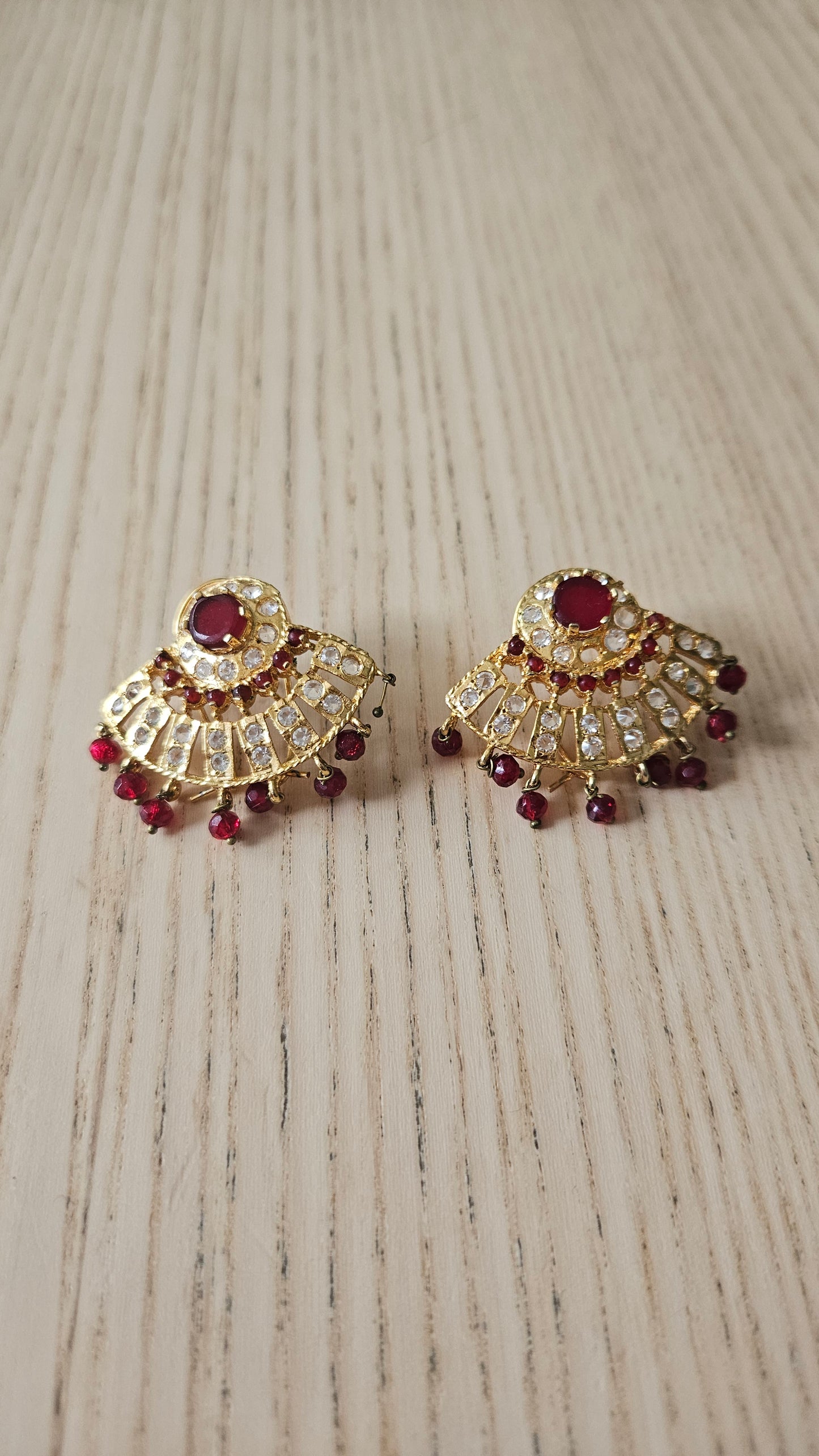 Sieradenset: bordeaux ketting en oorbellen