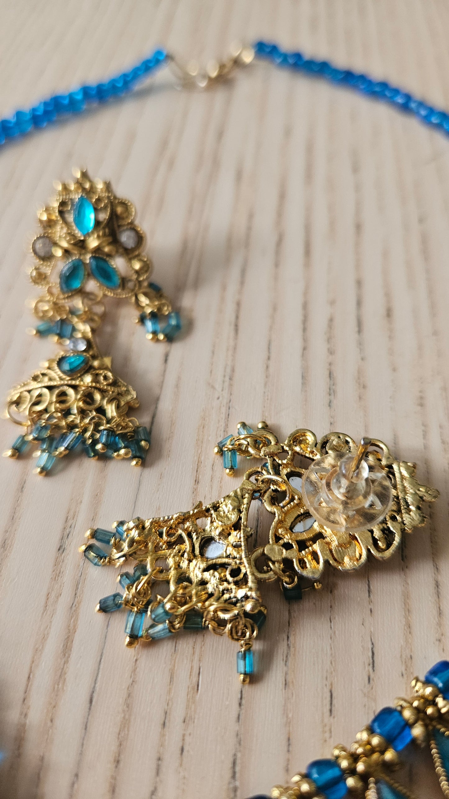 Sieradenset blauw: ketting en oorbellen